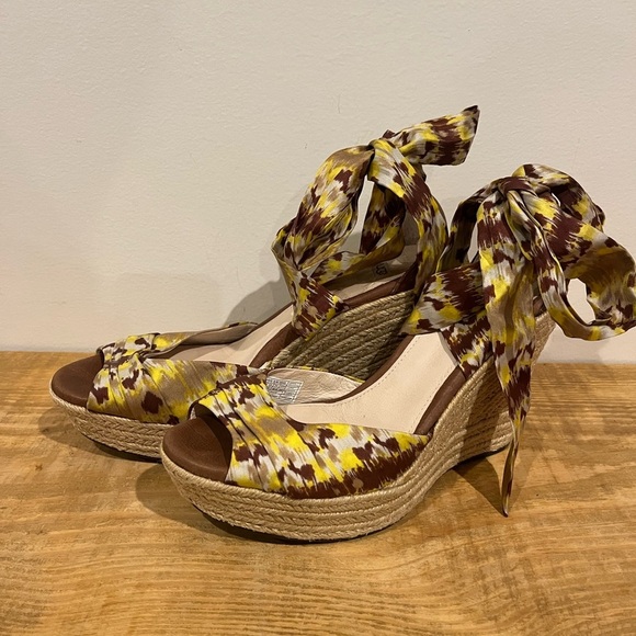 Ugg Womens‎ Lucianna yellow and brown heel wedges - Picture 2 of 9